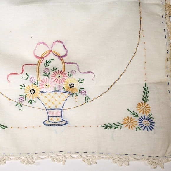 Vintage Square Table Cloth Topper Hand Embroidery Crochet Edges 20x25" - Hey Viv - Picture 4 of 5